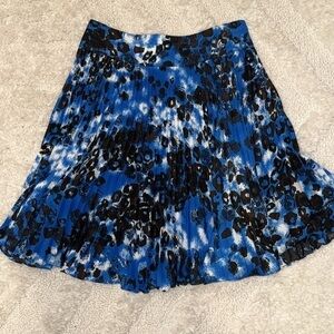 Ann Taylor pleated skirt - size 6